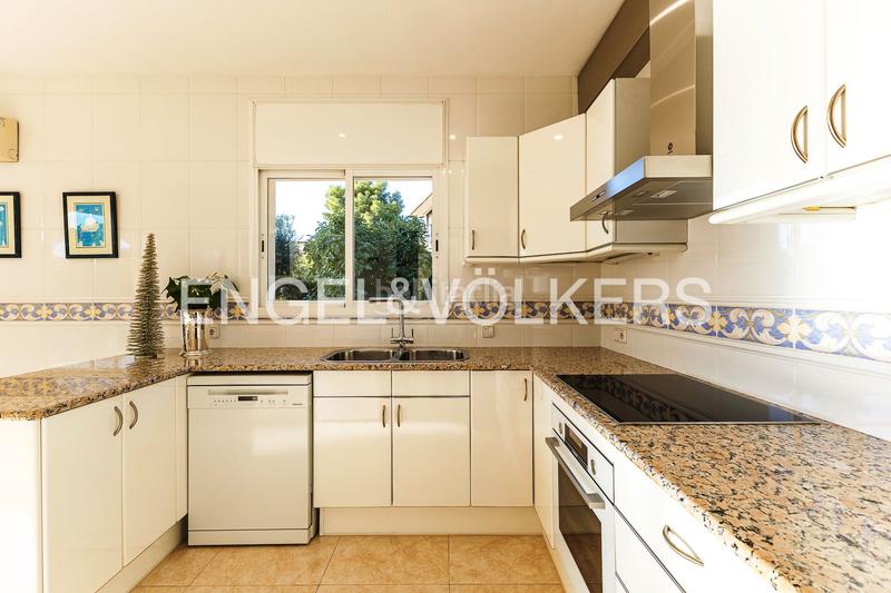 Foto 0d36ee95-888f-4609-af0a-08bd3f720ee8. Casa con riscaldamento parcheggio piscina in Centre Castelldefels