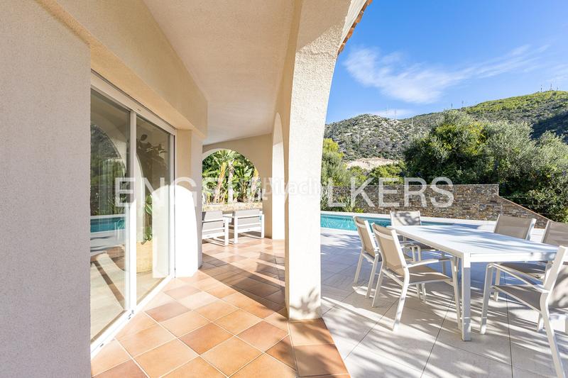 Foto 163537b1-2cb2-4c72-9bbf-68ddc99f84f5. Casa con riscaldamento parcheggio piscina in Centre Castelldefels