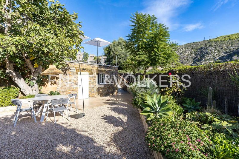 Foto 271b7aa6-1d19-4c99-8728-20993cae5a20. Casa con riscaldamento parcheggio piscina in Centre Castelldefels