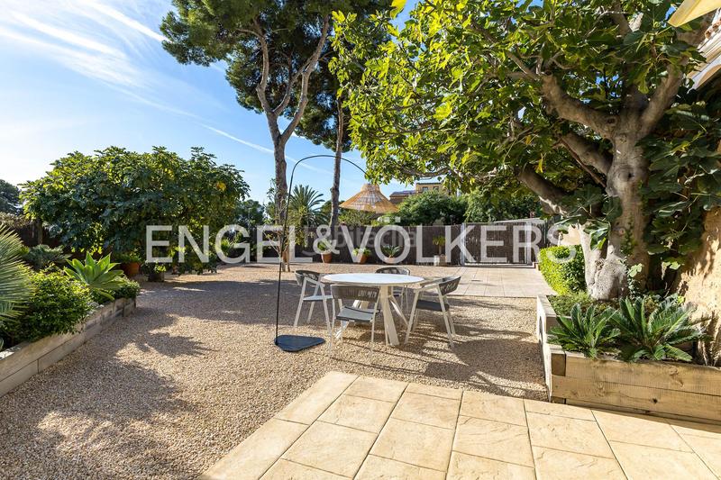 Foto 351ae2da-7168-41ce-8815-d2ee35c3dd93. Casa con riscaldamento parcheggio piscina in Centre Castelldefels