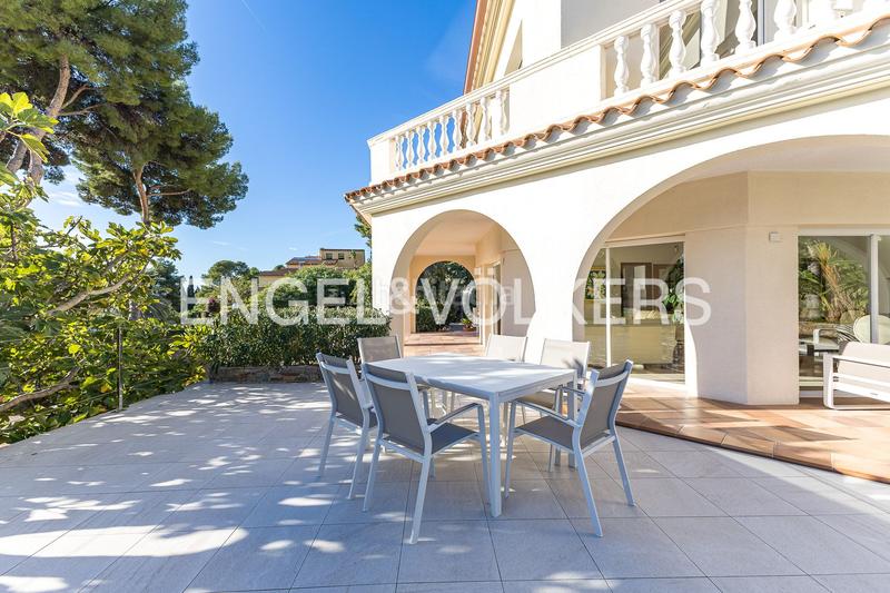 Foto 38d799a4-72b9-4eb1-8215-0ec37ce5954a. Casa con riscaldamento parcheggio piscina in Centre Castelldefels