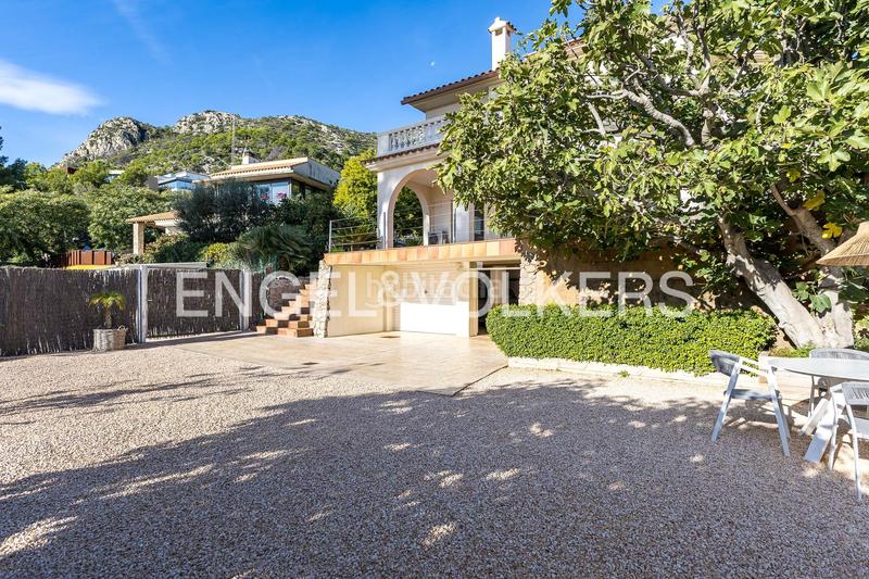 Foto 3b9e7d18-54a2-453f-9218-06a39cbf7315. Casa con riscaldamento parcheggio piscina in Centre Castelldefels