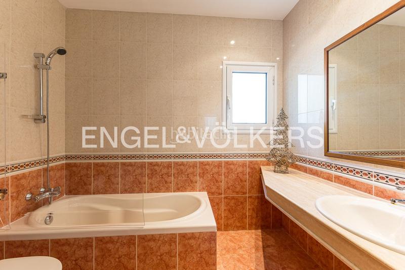 Foto 5a590c97-4d99-4dc7-9b1a-e720e3c082e2. Casa con riscaldamento parcheggio piscina in Centre Castelldefels