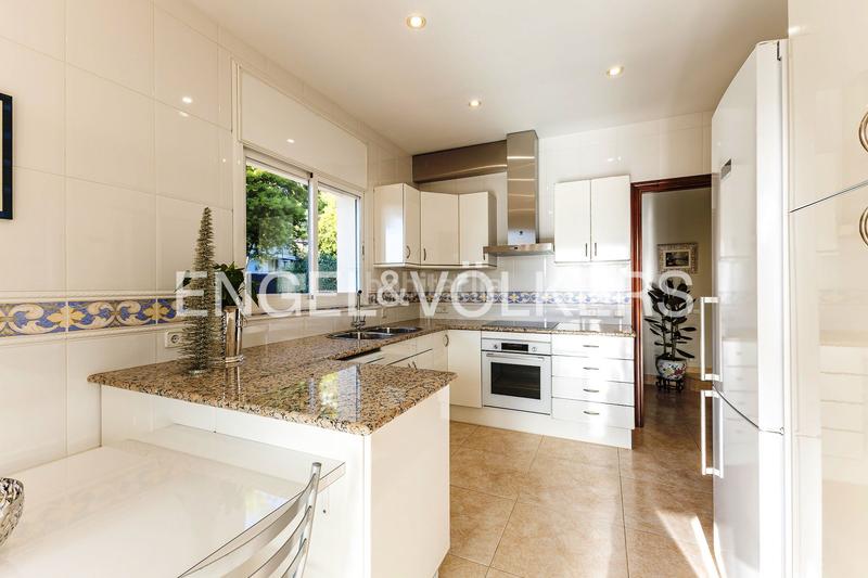 Foto 7e880401-2af5-4758-b497-85f91b6a2858. Casa con riscaldamento parcheggio piscina in Centre Castelldefels