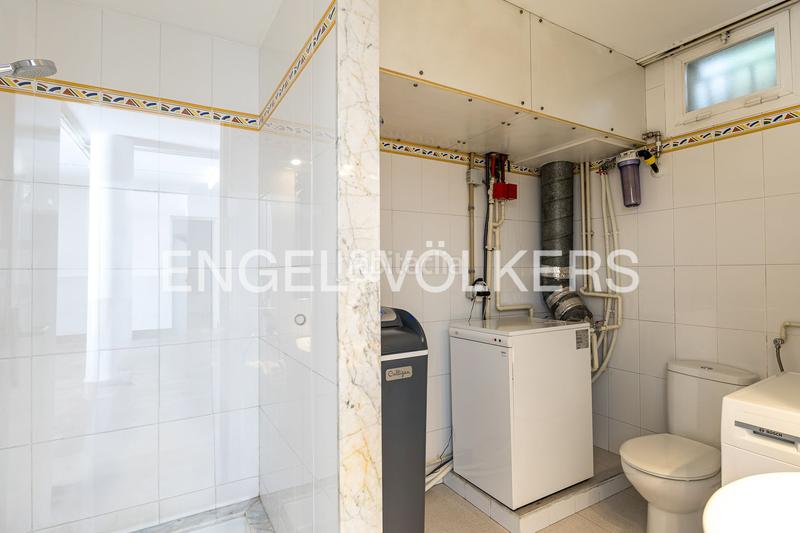 Foto 82b7b830-a117-4a96-b6c2-2b17f41793fb. Casa con riscaldamento parcheggio piscina in Centre Castelldefels