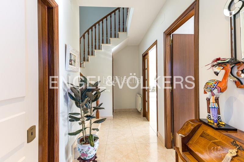 Foto 8a15cf8d-becb-4226-8007-7fb632f1f9ad. Casa con riscaldamento parcheggio piscina in Centre Castelldefels