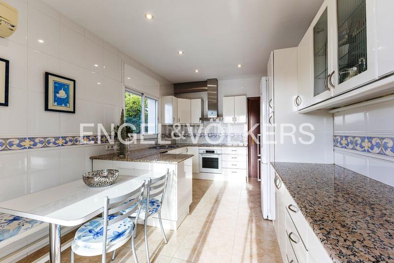 Foto 98fe7192-e209-4e4f-a6a1-e90459bae8d6. Casa con riscaldamento parcheggio piscina in Centre Castelldefels