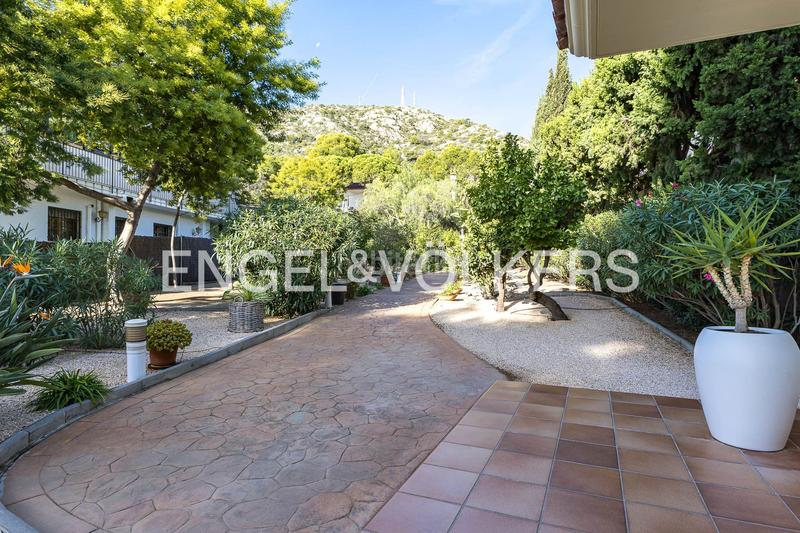 Foto aaeaa603-fba9-42ee-a971-e289f376b488. Casa con riscaldamento parcheggio piscina in Centre Castelldefels