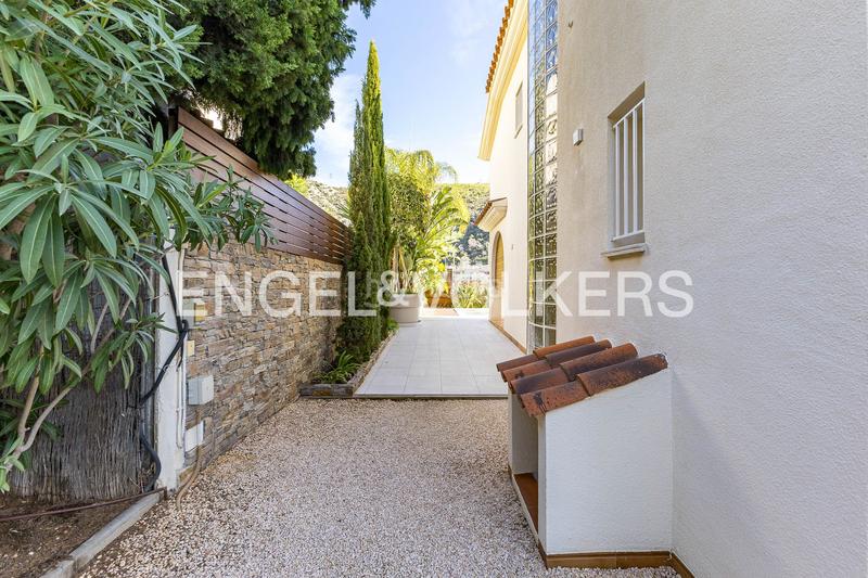 Foto ad3b0f01-ac60-4a77-b5d3-90eacbacc4b6. Casa con riscaldamento parcheggio piscina in Centre Castelldefels