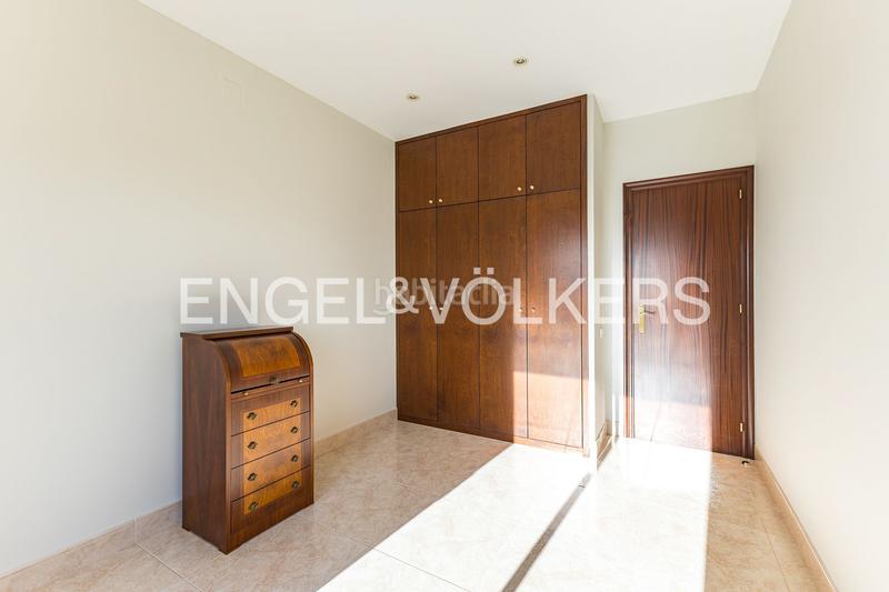 Foto b929b48f-3d68-4857-a7e2-73807e374b4e. Casa con riscaldamento parcheggio piscina in Centre Castelldefels