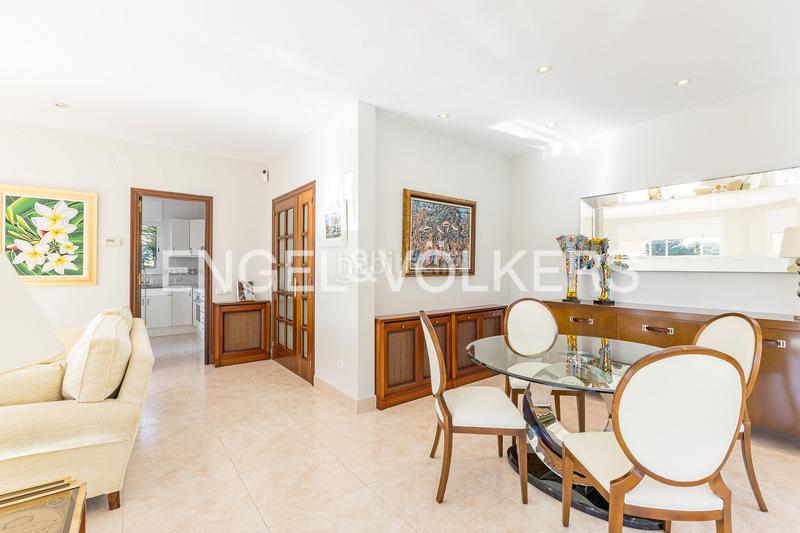 Foto c4ca0e2b-ca1d-44b8-8965-4afd15651e4d. Casa con riscaldamento parcheggio piscina in Centre Castelldefels