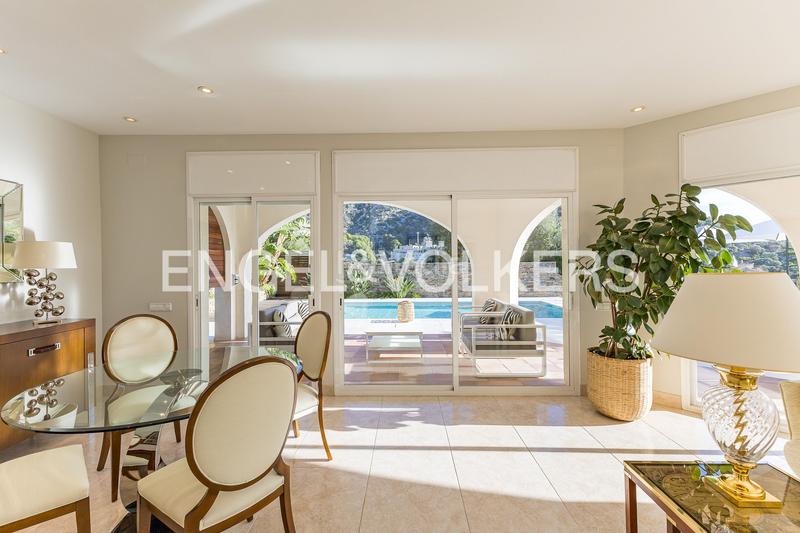 Foto d6cf8186-1b19-408e-abb8-9f72de54eecd. Casa con riscaldamento parcheggio piscina in Centre Castelldefels