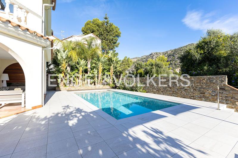 Foto d7884d97-bcd2-48a1-bb6e-99a2eb6e8c9f. Casa con riscaldamento parcheggio piscina in Centre Castelldefels