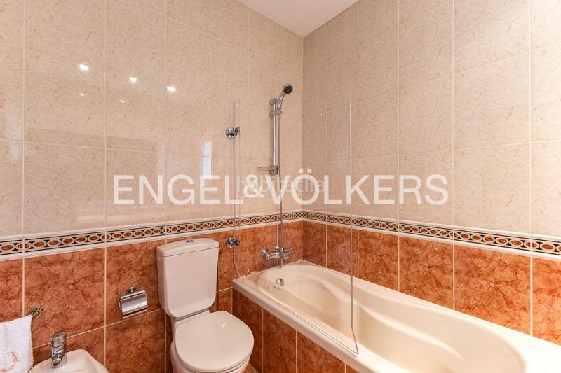 Foto e00c50d8-52b6-4050-ba61-c01efa8d2e64. Casa con riscaldamento parcheggio piscina in Centre Castelldefels