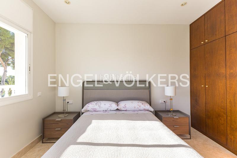 Foto e69fd5e0-ab47-48cc-b40b-a68fd9b925c6. Casa con riscaldamento parcheggio piscina in Centre Castelldefels