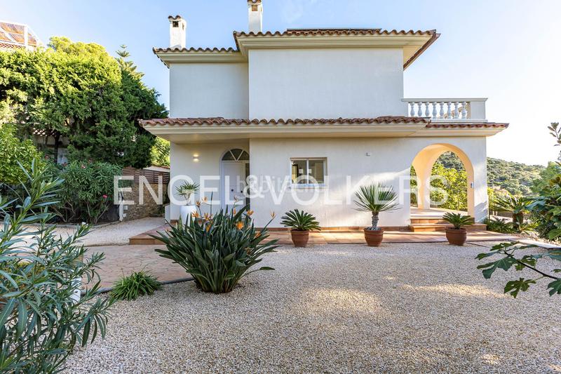 Foto e6a7d9a7-4416-4023-9df2-97463555c6e3. Casa con riscaldamento parcheggio piscina in Centre Castelldefels