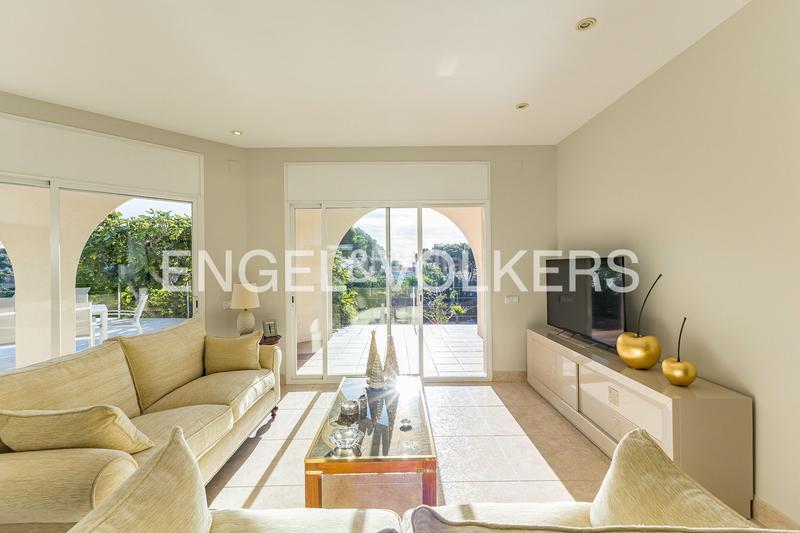 Foto eca97d37-970d-406b-ab4f-2d2e806d87f2. Casa con riscaldamento parcheggio piscina in Centre Castelldefels