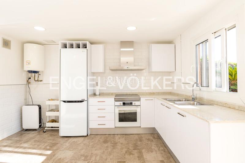 Foto fe842b19-f7e6-47c9-b61e-34c8ab57d099. Casa con riscaldamento parcheggio piscina in Centre Castelldefels