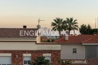 Casa a Sector Est. Encantadora casa adosada, en una ubicación privilegiada de premi