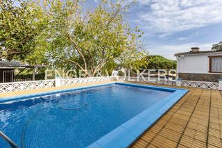 Casa a Niàgara Parc -Àgora Parc. Casa con piscina y vistas a la montaña en ágora park tordera