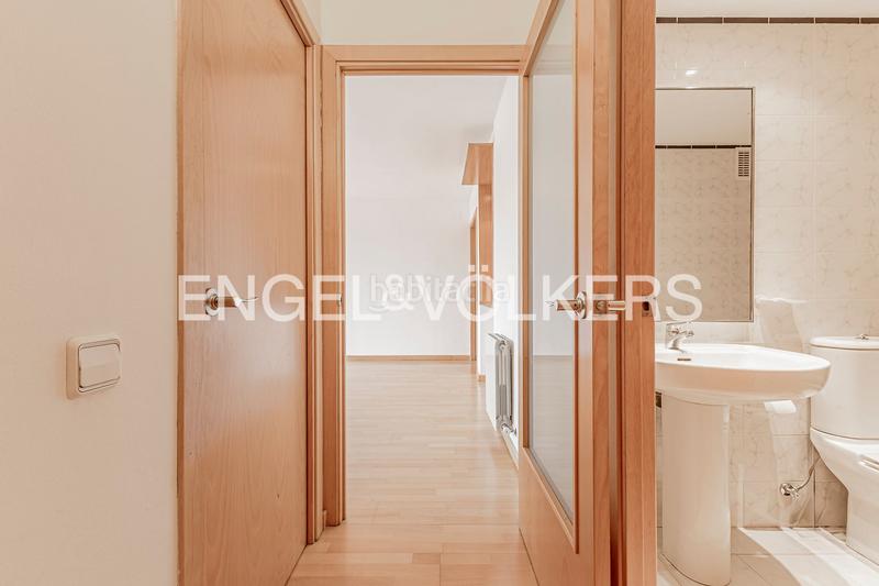 Foto a6a1f897-923e-496f-a881-30c9ec8729fa. Apartament amb calefacció aparcament a Parc Central Sant Cugat del Vallès
