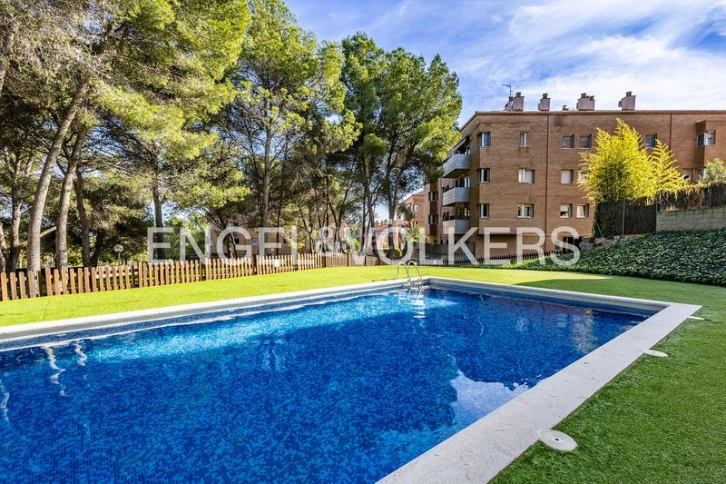 Foto fac468bf-0eed-4c50-8dd1-0528d2b6c47e. Affitto attico con riscaldamento parcheggio piscina in Castelldefels