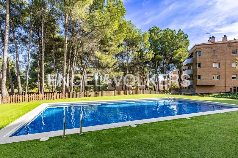 Foto c5591477-3f3d-4f69-bff8-5932d8d4fc58. Alquiler ático espectacular ático de doble altura en Castelldefels