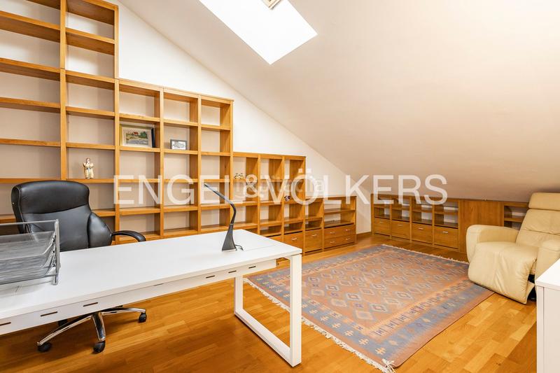 Foto 23635888-009d-41e5-ae3f-aecc88c7c99e. Lloguer àtic amb calefacció aparcament piscina a Castelldefels