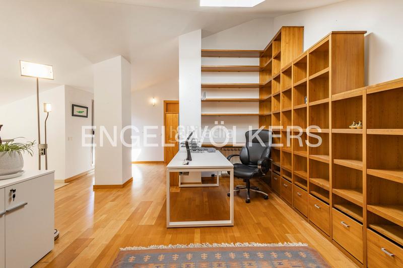 Foto 59e8874f-91da-4c50-b604-77a7e6142714. Lloguer àtic amb calefacció aparcament piscina a Castelldefels