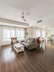 Rent Apartment in Baix Guinardó. Espectacular piso temporal amueblado