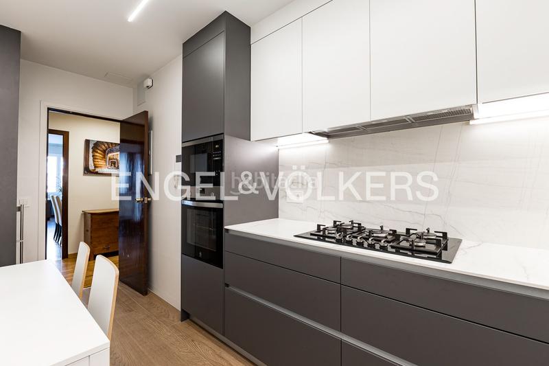 Foto 07ac59d4-6747-4312-b818-57d1501f11e1. Apartament amb calefacció aparcament a La Nova Esquerra de l´Eixample Barcelona