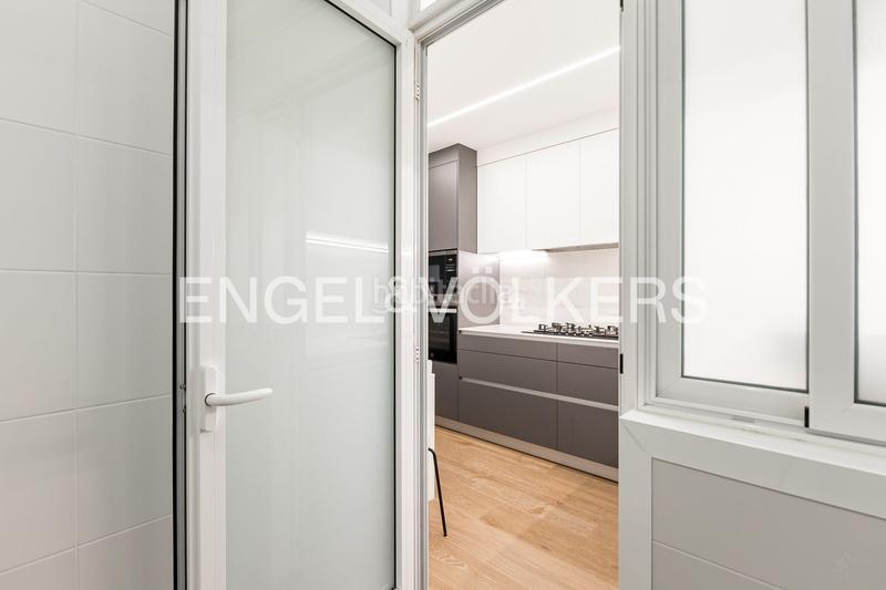 Foto 3d438a2d-4c43-4d21-8812-c931a4835585. Apartament amb calefacció aparcament a La Nova Esquerra de l´Eixample Barcelona