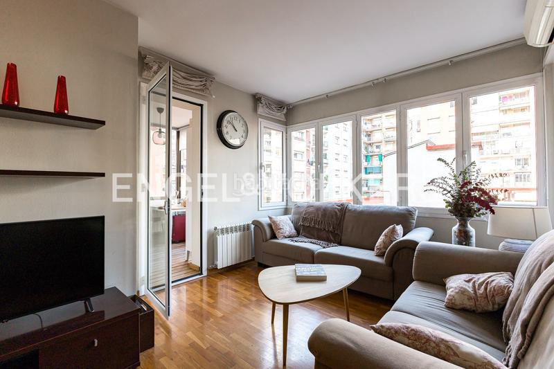 Foto a11b3b38-c382-48f5-bd89-7d227e137616. Apartament amb calefacció aparcament a La Nova Esquerra de l´Eixample Barcelona