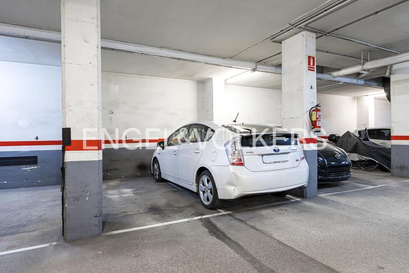 Foto c1456bfb-c399-41e7-8d34-92a8d7668559. Apartament amb calefacció aparcament a La Nova Esquerra de l´Eixample Barcelona