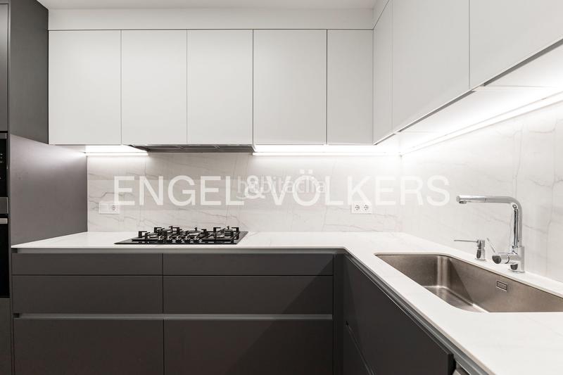 Foto d18a84d2-0709-4099-832f-ddd52f198dee. Apartament amb calefacció aparcament a La Nova Esquerra de l´Eixample Barcelona