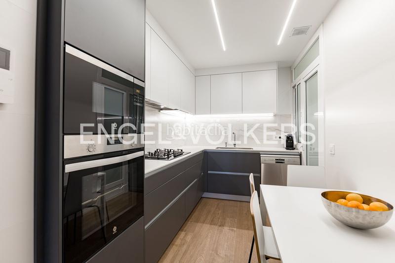Foto eb3a86c3-2fe2-4617-bdc2-14a1eb753858. Apartament amb calefacció aparcament a La Nova Esquerra de l´Eixample Barcelona
