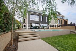 Casa in Arxiu. Elegante casa unifamiliar en zona premium