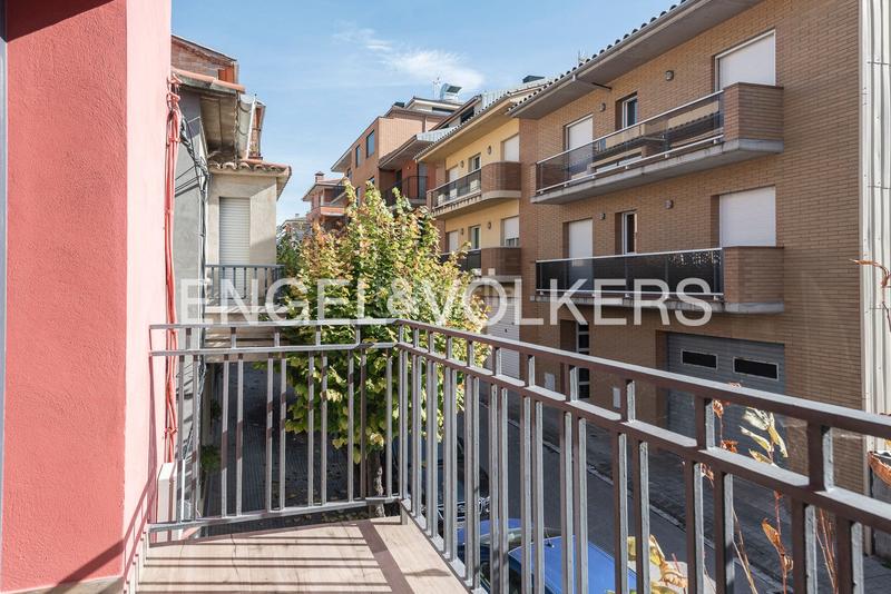 Foto 132b6dc6-7359-4fea-970a-df4910a452ee. Maison avec chauffage parking piscine dans Avià