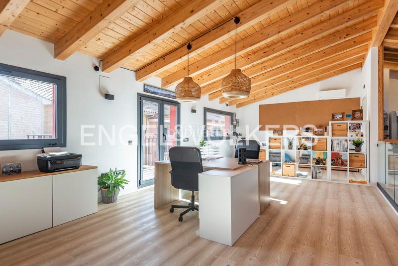 Foto 37fd3efc-62b7-4ac3-8b45-0215d8912624. Maison avec chauffage parking piscine dans Avià