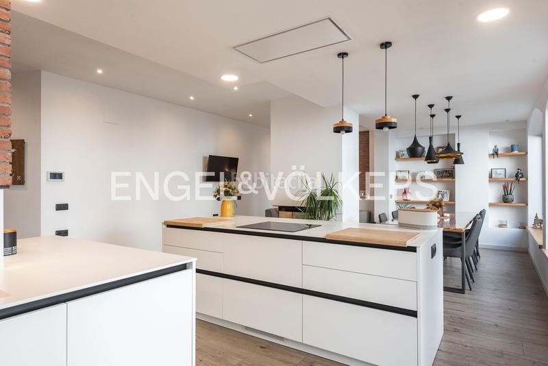 Foto 3d4d3bd8-5696-4d48-9e7d-948995eb6072. Maison avec chauffage parking piscine dans Avià