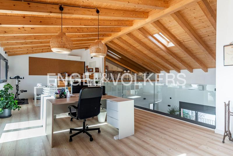 Foto 72f1364c-5069-44fe-8964-22a92fcaaf11. Maison avec chauffage parking piscine dans Avià