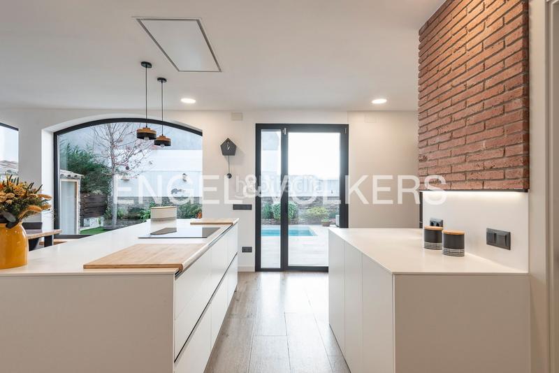 Foto 748d8f1a-3348-4d47-95d7-f7c1dedef60d. Maison avec chauffage parking piscine dans Avià