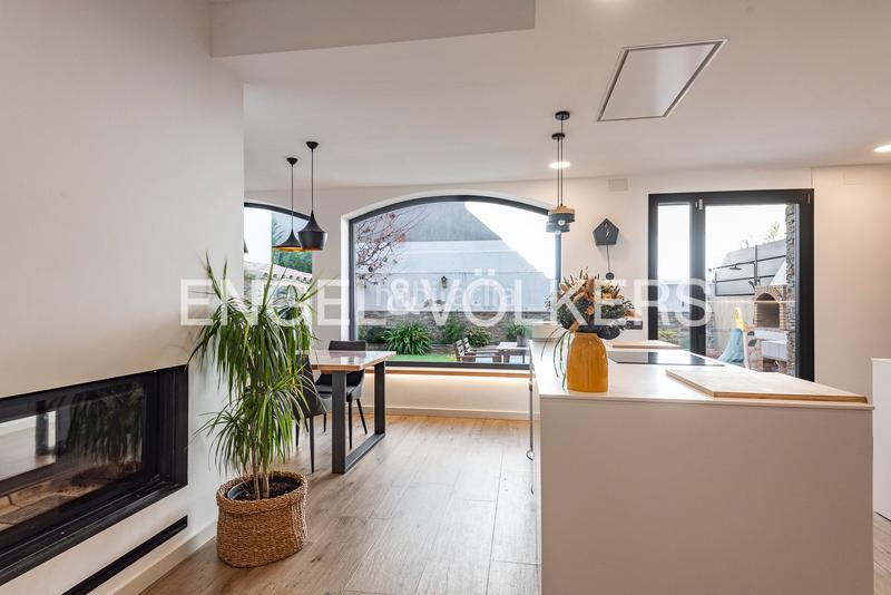 Foto 7bc23496-3bfc-4b3b-a932-8238385f720b. Maison avec chauffage parking piscine dans Avià