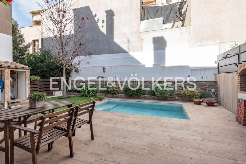 Foto 7bf76219-cf35-4c85-b9b1-fd21cf5f99f6. Maison avec chauffage parking piscine dans Avià