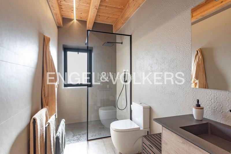 Foto 80f4524d-b360-4c4c-8a03-0338a13bc58e. Maison avec chauffage parking piscine dans Avià