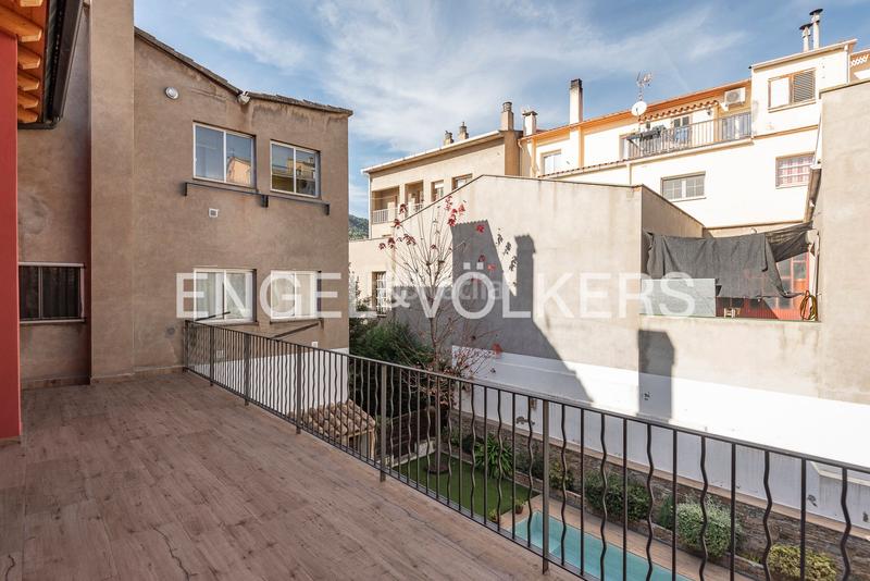 Foto 96f72a96-8386-42ed-acdb-3fb9f2f3cff3. Maison avec chauffage parking piscine dans Avià