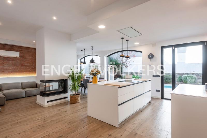 Foto baf58d19-6285-4cdf-bd6b-0f8f8c4cde09. Maison avec chauffage parking piscine dans Avià