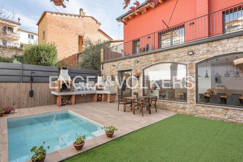 Foto df04e17f-8130-4bbb-807a-2e1a4d65f19b. Maison avec chauffage parking piscine dans Avià