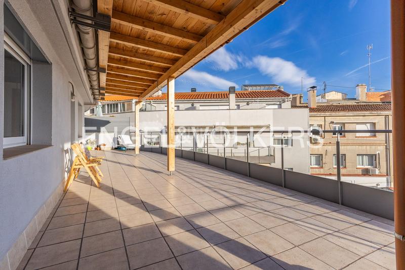 Foto 0605b670-82a6-455f-b2ac-ee74cce383a0. Dúplex atico duplex en el centro con plaza de parking en Terrassa