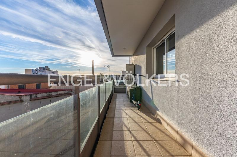 Foto 0c059386-1e9a-4a9c-ac92-4c4085038a39. Dúplex atico duplex en el centro con plaza de parking en Terrassa